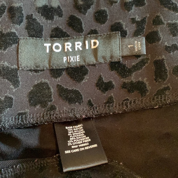 Torrid black leopard pixie pants - Picture 7 of 8